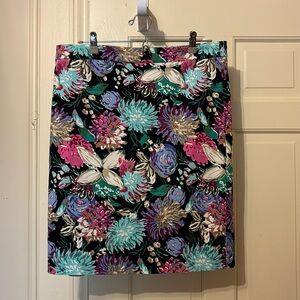 Gorgeous floral cotton JCrew pencil skirt! Lined & colorful, soft fabric. Size 8